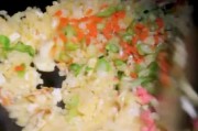 炒米饭的做法视频
:炒米饭怎么做好吃？先炒鸡蛋还是先炒米饭？
