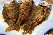 香酥鲫鱼的做法视频
:今天亲自钓了四斤鲫鱼都在一两左右重，怎么做才是最佳吃法？