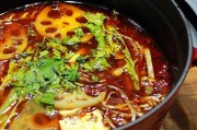 冒菜做法视频
:#暖暖的胃道#冒菜是一个人的火锅，在家如何自制冒菜？