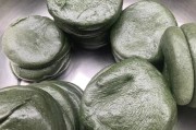艾草粿的做法视频
:这就是福建大田艾草粿，你们想吃吗？