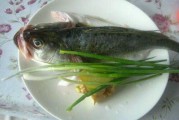 清蒸鲈鱼的做法 家常的做法视频
:为啥我做的清蒸鲈鱼那么腥？