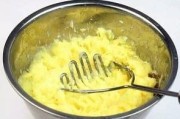福州土豆丸的做法视频
:玉米淀粉能与土豆混合做土豆丸吗？