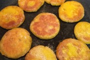 南瓜饼的做法视频教程
:做南瓜饼需要哪些材料？
