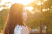 顺光(顺光条件下,被摄体的质感和立体感贫乏)
