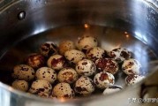 红烧肉的做法视频看
:红烧肉要怎么做的不腻？里面要不要放点鹌鹑蛋？