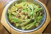 干锅做法视频教程
:干锅花菜怎么做？