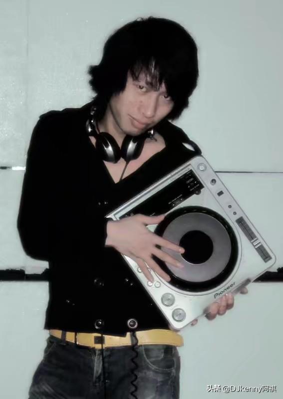 dj软件:有手机软件可以模拟dj打碟的吗？推荐一下？  第1张