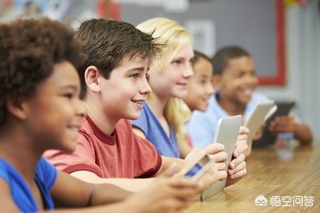 powtoon:口语中说Hold on，是什么意思？  第1张