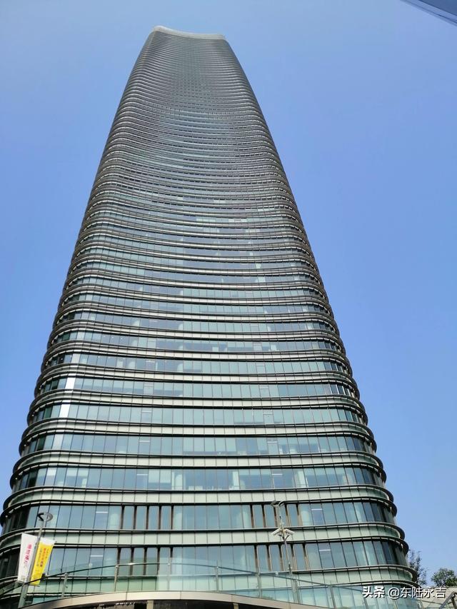 仰拍:仰拍的特点有那些？  第2张