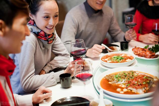 聚餐照片:“有本事的人，不会在微信朋友圈发自己和谁聚餐的照片”你怎么看？  第2张