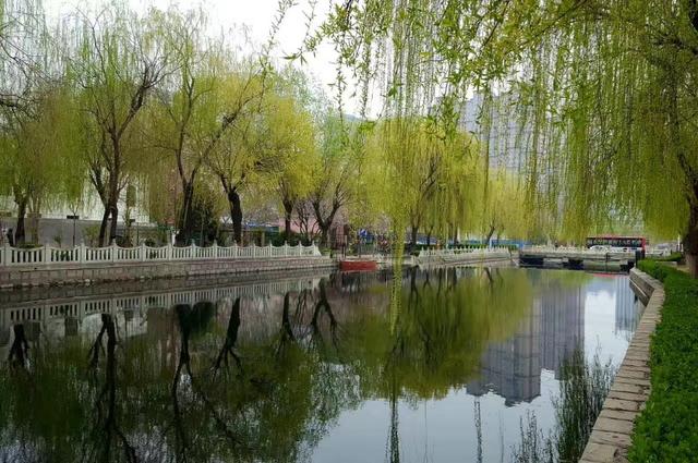 引导线构图:如何在摄影构图时使用引导线构图？  第1张