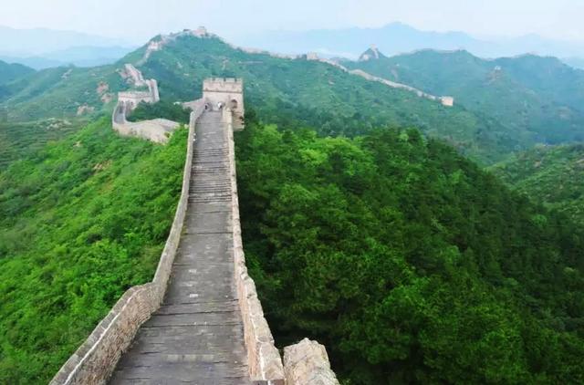 引导线构图:如何在摄影构图时使用引导线构图？  第2张