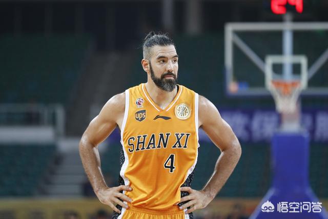 苏老师:苏群：在水一样的联赛，大外就是水的。球迷：苏老师可真敢说！你怎么评价？  第1张