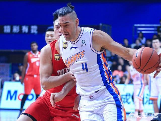 苏老师:苏群：在水一样的联赛，大外就是水的。球迷：苏老师可真敢说！你怎么评价？  第2张