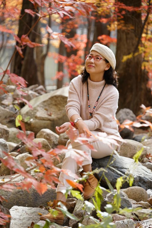 半身像照片:拍人像照片，一般会把手放在哪里？  第2张