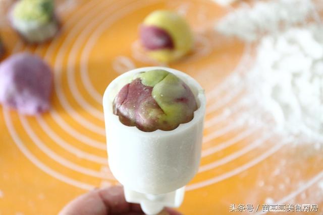 月饼的制作方法步骤视频
:如何在家自制月饼？  第14张