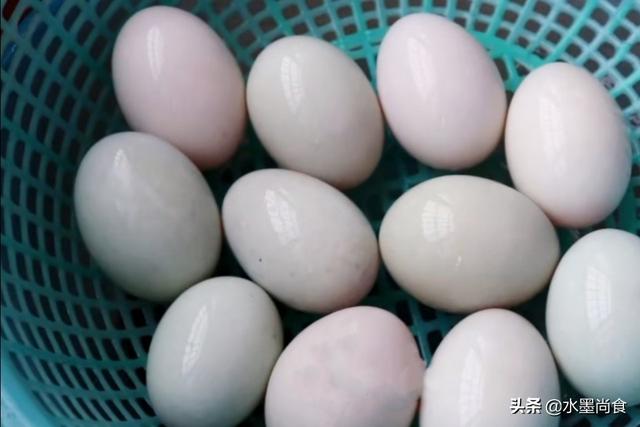 松花蛋制作过程的视频
:松花蛋是怎么做的，有营养吗？  第5张