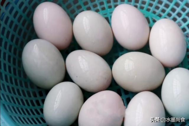 松花蛋制作过程的视频
:松花蛋是怎么做的，有营养吗？  第8张