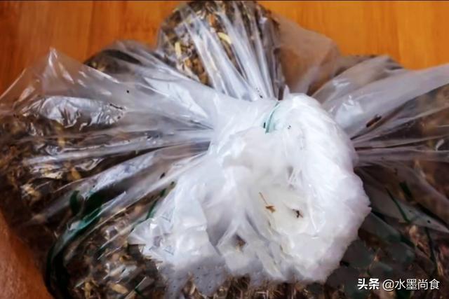松花蛋制作过程的视频
:松花蛋是怎么做的，有营养吗？  第12张
