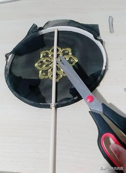 团扇制作教程视频
:手工刺绣的团扇有没有DIY制作的？怎么做？  第8张