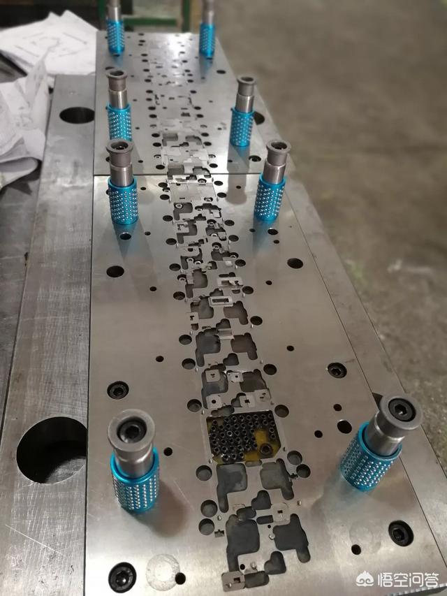 冲压模具制作视频
:冲压模具设计简单吗？  第3张