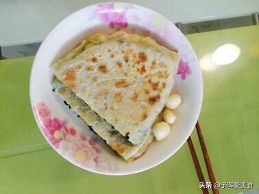 电饼铛做韭菜盒子视频
:韭菜盒子太辣了怎么办？  第1张