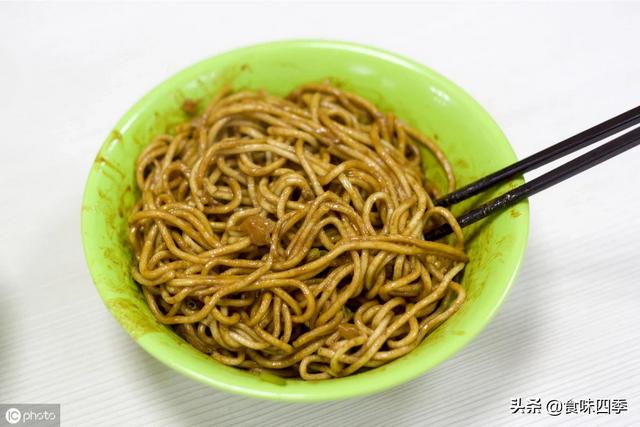 热干面怎么做的视频
:怎样在家制作热干面？  第5张