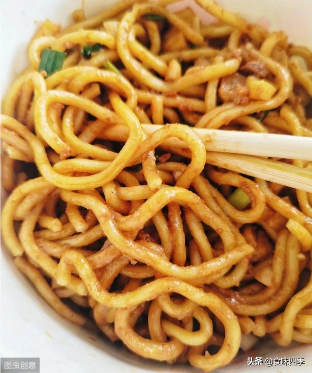 热干面怎么做的视频
:怎样在家制作热干面？  第7张