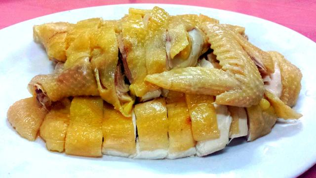 白切鸡的制作过程视频教程
:怎么做白斩鸡最好吃？  第1张