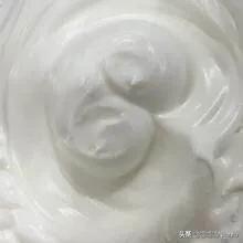 蛋糕制作过程的视频
:蛋糕上的奶油是怎么做的？  第3张