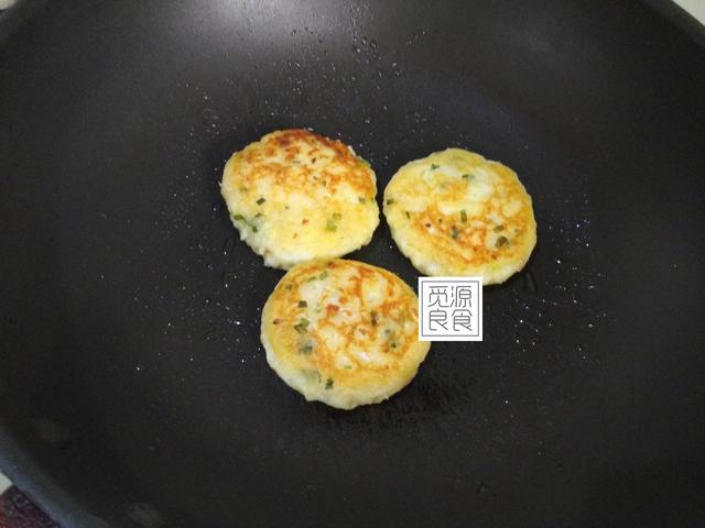 土豆饼怎么做的视频
:土豆饼色香诱人怎么做呢？  第12张
