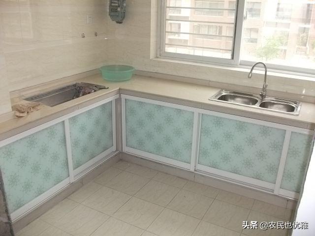厨房橱柜制作全过程视频
:农村自建房的橱柜和灶台，自己做怎么样？具体怎么样做？  第1张