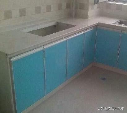 厨房橱柜制作全过程视频
:农村自建房的橱柜和灶台，自己做怎么样？具体怎么样做？  第2张