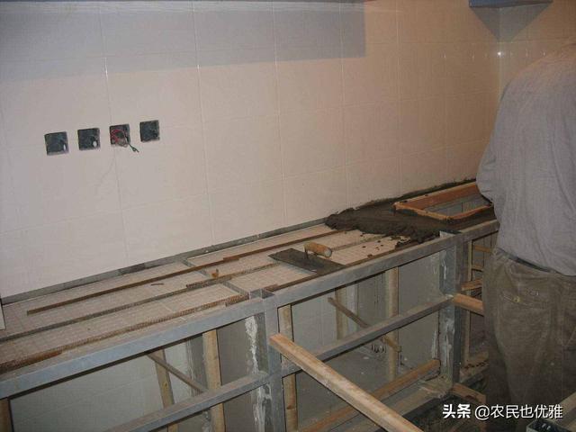 厨房橱柜制作全过程视频
:农村自建房的橱柜和灶台，自己做怎么样？具体怎么样做？  第8张