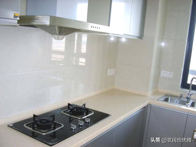 厨房橱柜制作全过程视频
:农村自建房的橱柜和灶台，自己做怎么样？具体怎么样做？  第10张