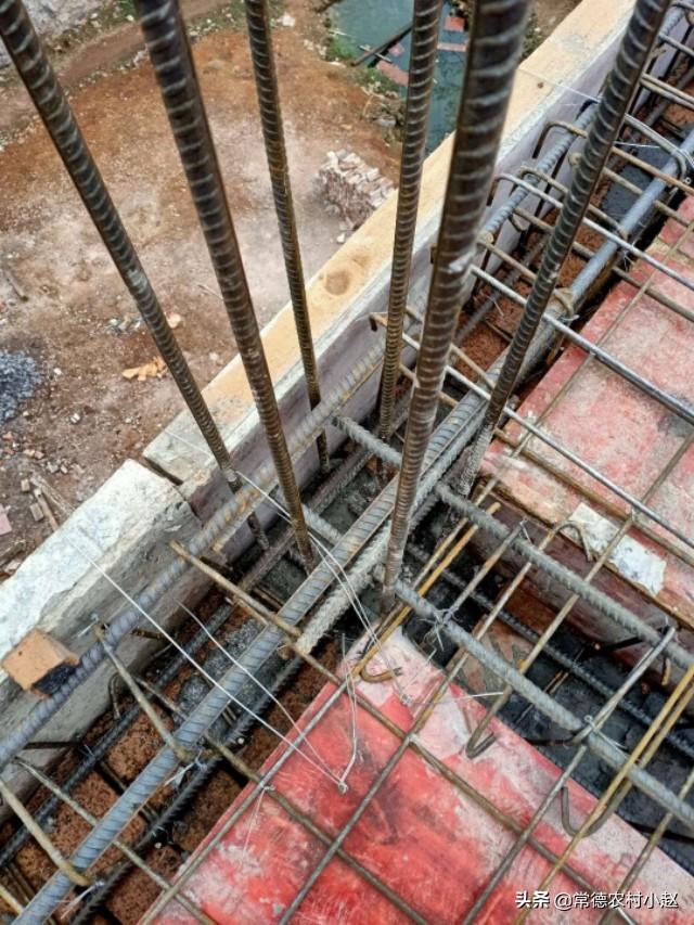 箍筋制作视频
:农村自建房箍筋用8毫米圆钢还是8毫米螺纹好？  第2张