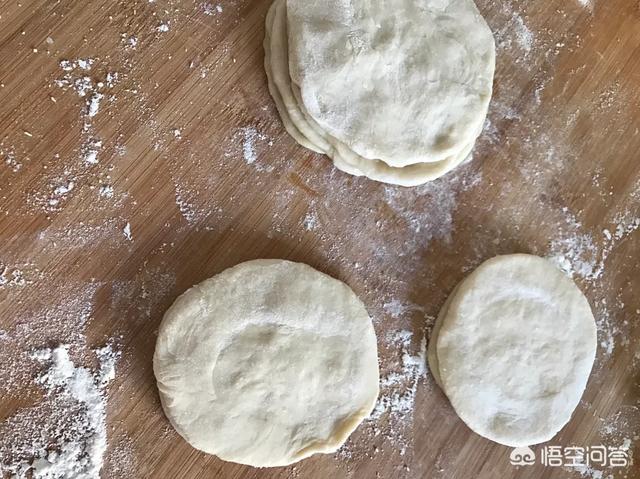 春饼的制作方法视频
:迎新春吃春饼，春饼在家如何自制，才能薄而筋道？  第4张