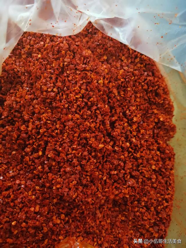 棒棒鸡的制作方法视频
:廖记棒棒鸡的红油是怎么做的啊？  第1张
