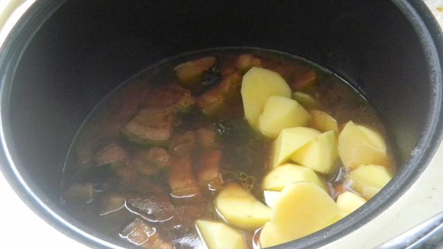 大肉制作视频
:炖肉猪肉怎么做才能软烂香？  第6张