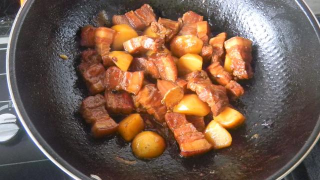 大肉制作视频
:炖肉猪肉怎么做才能软烂香？  第7张
