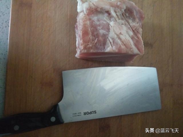 川菜制作视频
:本人想学川菜做厨师，有什么好的学校推荐？大概学多久能出师？  第1张