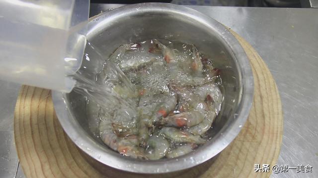 油焖大虾的制作方法视频
:油焖大虾怎么做？  第5张
