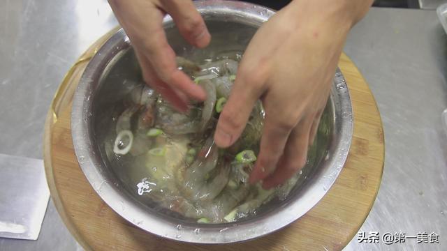 油焖大虾的制作方法视频
:油焖大虾怎么做？  第8张