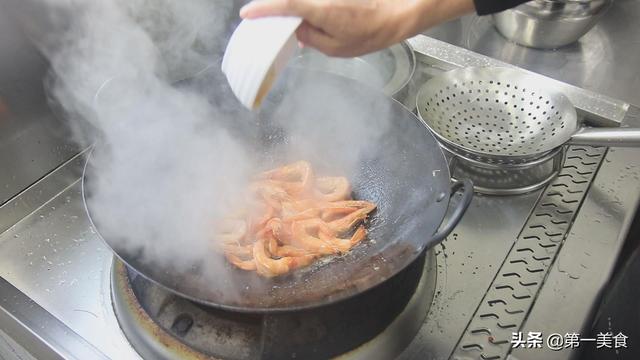 油焖大虾的制作方法视频
:油焖大虾怎么做？  第17张