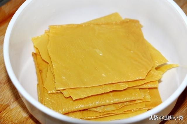 地三鲜的制作视频
:随州人在逢年过节时，有道菜叫“三鲜”，你知道是怎么做的吗？  第4张