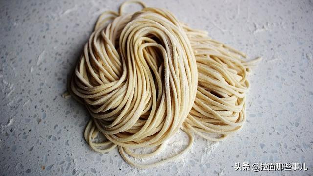 面条制作视频
:黄碱面怎么做？  第2张