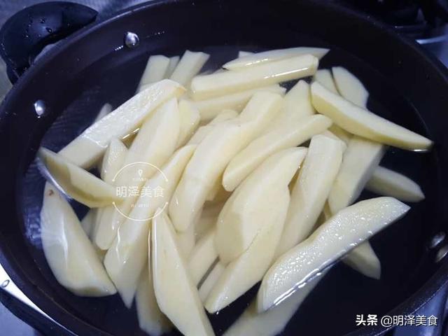薯条怎么制作视频
:土豆条薯条的家常做法？  第8张