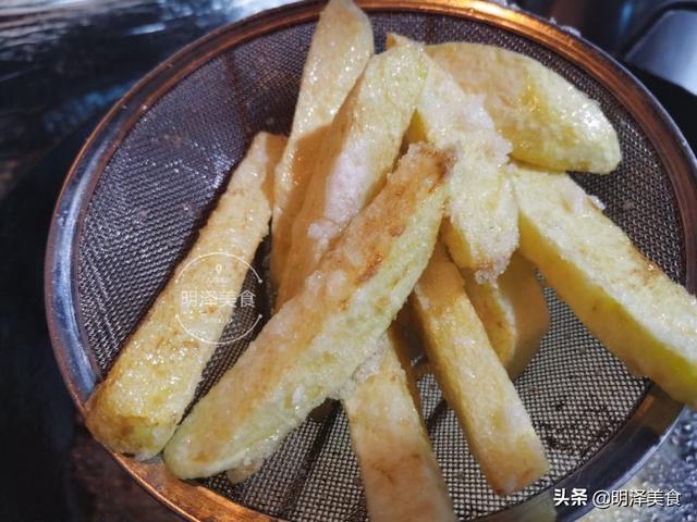 薯条怎么制作视频
:土豆条薯条的家常做法？  第16张