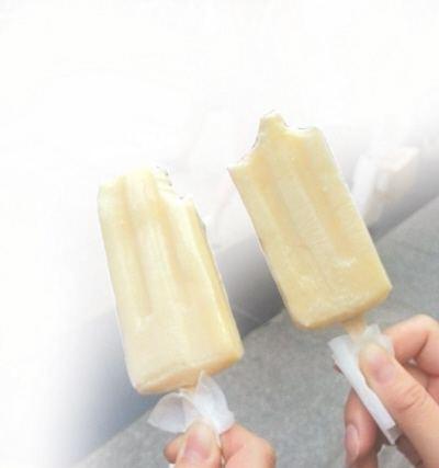 冰淇淋粉怎么制作冰淇淋视频
:怎样奶茶粉做雪糕？  第3张