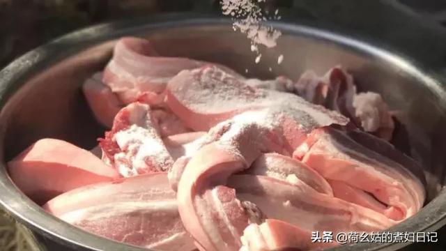 腊肉制作方法视频
:非常怀念小时候吃的腊肉，现在的年轻人不会制作，谁知道腊肉制作方法吗？  第1张